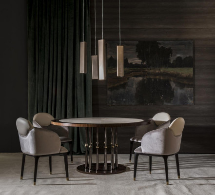 Klasický kulatý jídelní stůl barokní rokokové italské