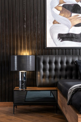 Schlafzimmer Schwarz Braun Bett mit Nachttischen Luxus Hotel Zimmer Betten