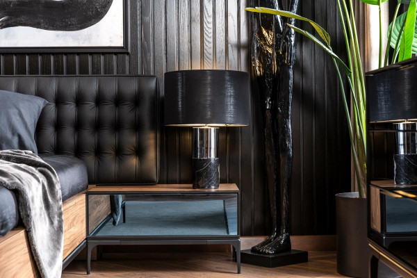 Černá hnědá ložnice s luxusními hotelovými nočními stolky