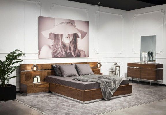 Luxusní ložnicový nábytek, komoda, skříň, noční stolky, zrcadlo 6 kusů