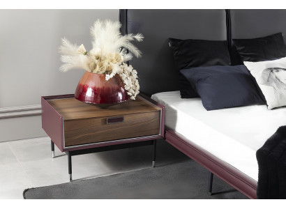 Kompletní sada skleněné skříně do ložnice s postelí a nočními stolky 4 kusy