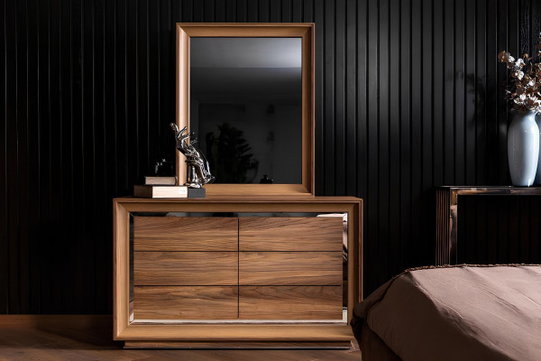 Kompletní ložnicový set se skříní, nočními stolky a postelí 5 ks.