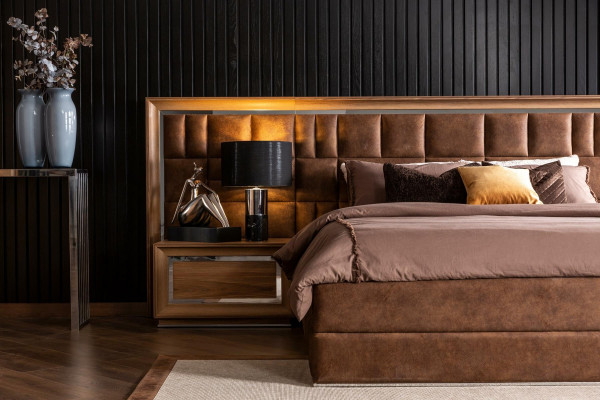 Kompletní ložnicový set se skříní, nočními stolky a postelí 5 ks.