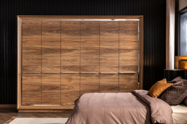 Sada do ložnice s postelí, skříní a 2 nočními stolky, 4 ks.