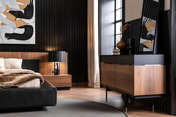 Sada luxusní ložnice s nočním stolkem, skříní, stolkem a postelí 6 kusů