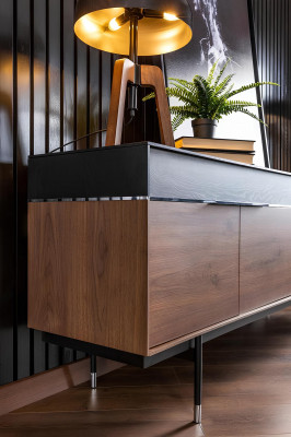 Sada nábytku do jídelny s černými křesly