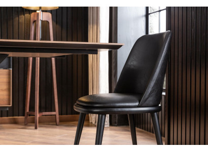 Černé luxusní kožené křeslo, čalouněné židle, designový nábytek do loftu a kuchyně