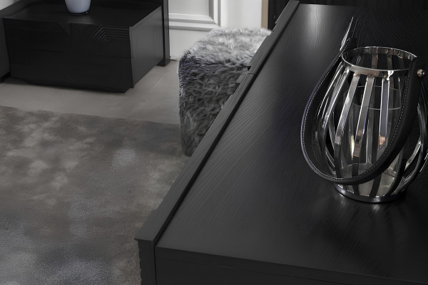 Luxusní černá ložnice se skříní, komodou a nočními stolky 5 ks.