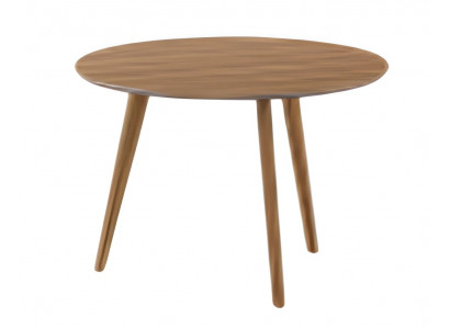 Moderní stůl na kávu s kulatou deskou a jednoduchými dřevěnými nohami