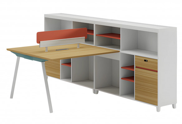 Moderní psací stůl s úložným prostorem a oranžovou policí