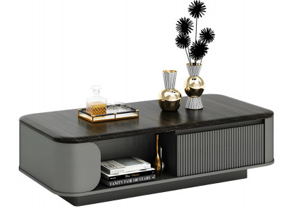 Moderní kávový stůl s elegantním designem a černou deskou a otevřenými policemi