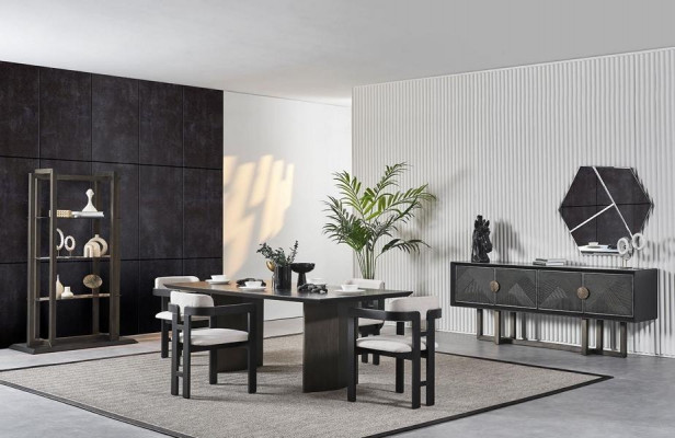 Elegantní jídelní stůl z hnědého dřeva se 4 židlemi a konzolí