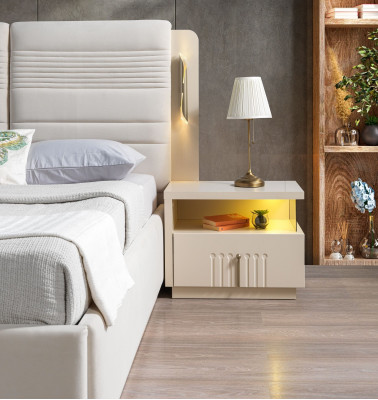 Moderní noční stolek s osvětlením do ložnice