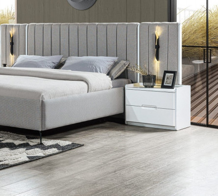 Moderní kompaktní bílá noční skříňka