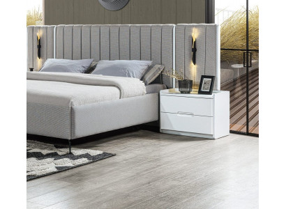 Moderní kompaktní bílá noční skříňka