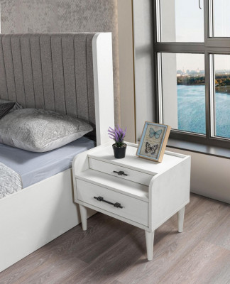 Moderní kompaktní bílá noční skříňka