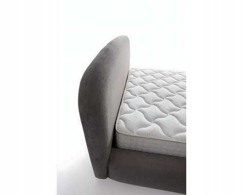 Elegantní šedá postel s matrací z textilu a dřeva