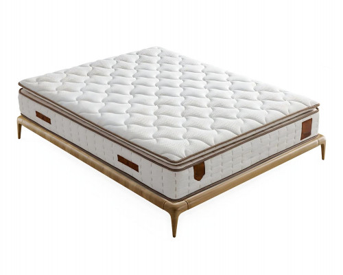 Elegantní bílé lůžko s moderní matrací