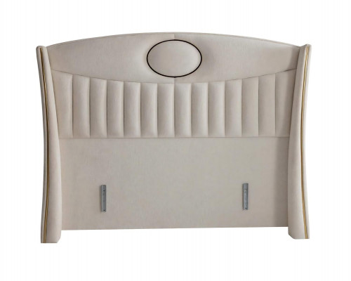 Elegantní postel s matrací v béžovém materiálu a dřevě