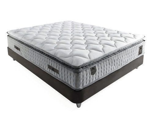 Moderní šedá postel s elegantní matrací