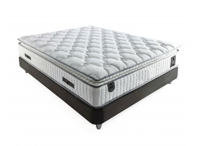 Elegantní šedá postel s matrací z textilu a dřeva