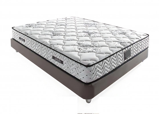 Postel z šedého materiálu s moderní matrací