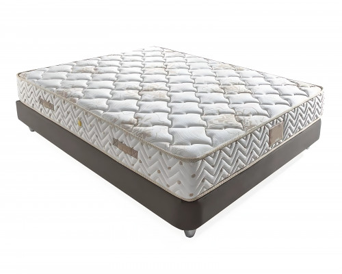 Elegantní postel s matrací v béžovém materiálu a dřevě