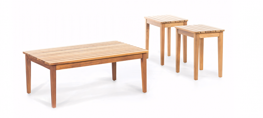 Moderní stůl na kávu v elegantním stylu na terasu