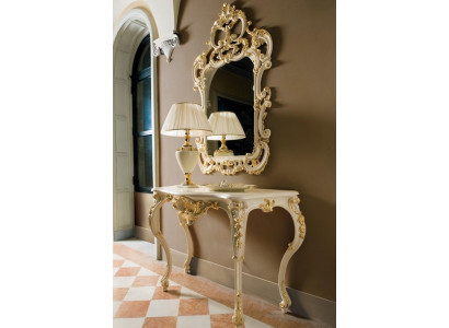 Konzolový noční stolek v klasickém designu nábytku z nového dřeva.