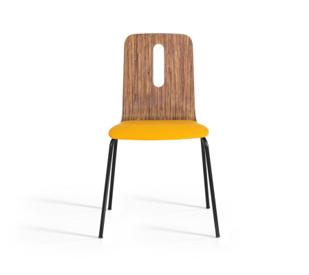 Židle moderního designu v žluté barvě, luxusní zařízení jídelny s novými židlemi.