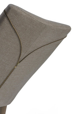 Dřevěná židle s látkovým sedákem, židle do jídelny, nový designový nábytek, luxusní židle.