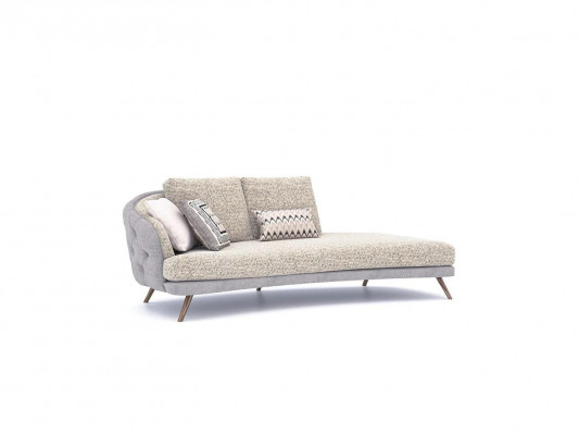 Designová pohovka Chesterfield pro tři osoby s relaxačními polštáři pro obývací pokoj.