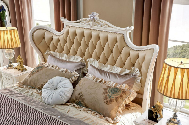 Noční stolek, toaletní stůl, 6 kusů, ložnice, moderní design, luxusní manželská postel.