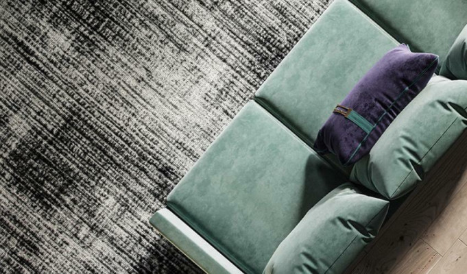 3v sedací souprava ze sametu s funkčním designem sedáku a posezením ve stylu lounge sofa.