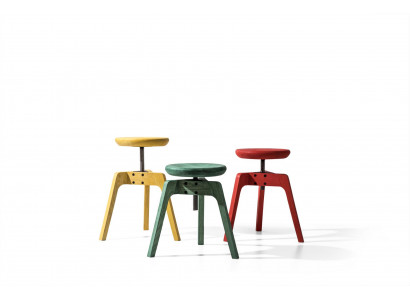 Moderní sada se 3 luxusními designovými židlemi z kvalitního dřeva.