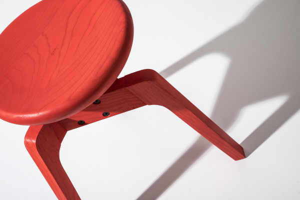 Moderní sada se 3 luxusními designovými židlemi z kvalitního dřeva.