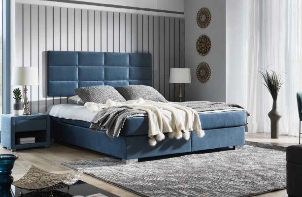 Ložnice ložní rámy hotel Chesterfield luxusní postele s boxspringovými matracemi.