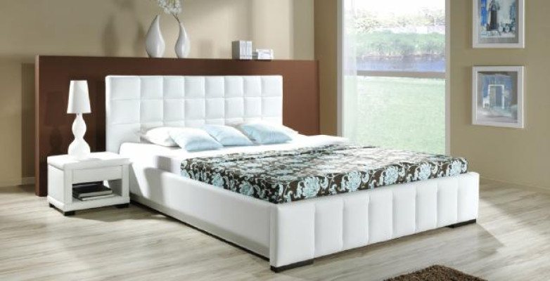 Ein luxuriöses Designerbett in einem anspruchsvollen zeitgenössischen Stil von höchster Qualität