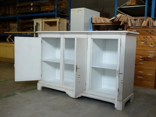 Komody skříňový nábytek z přírodního dřeva Šatník Komoda Konferenční stůl nový.