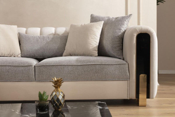 Bílá třímístná pohovka luxusního designu s moderním nerezovým designem do obývacího pokoje.