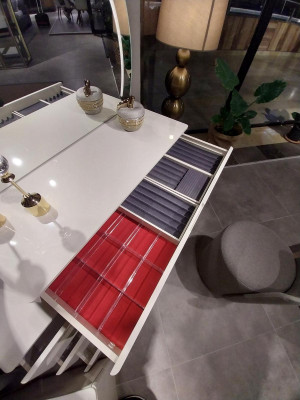 Design toaletní stůl se zrcadlem Luxus Schlafzimmer Möbel 2ks. Nové