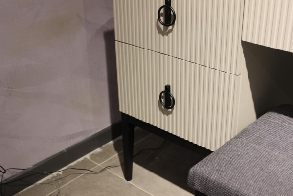 Exkluzivní designérský toaletní stůl se zrcadlem Funkční a luxusní Nový