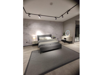 Luxuriöse Bett mit Bank Exklusives Design und Hochwertige Verarbeitung