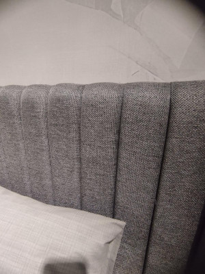 Luxuriöse Bett mit Bank Exklusives Design und Hochwertige Verarbeitung
