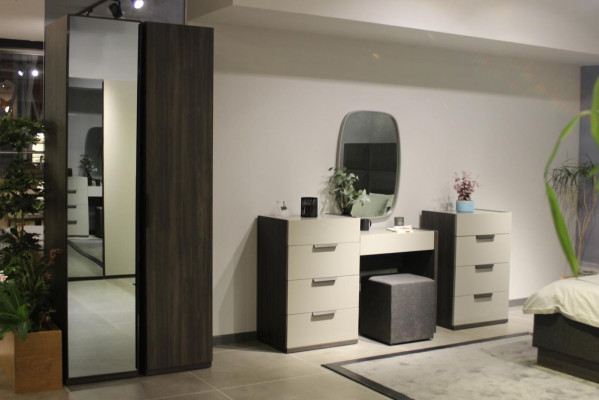 Design Toaletní stůl se zrcadlem Luxus ložnice nábytek Stolička 3 dílný Nový
