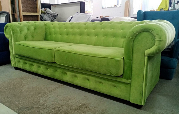 Sofa 2 Sitzer čalounění kov design pohovky samet vintage styl Chesterfield