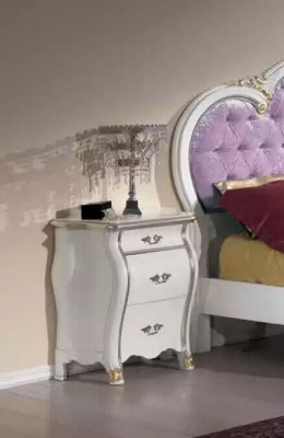 Klasická ložnice s postelí, 2 nočními stolky a komodou nábytek