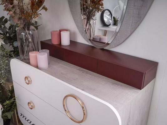 Bílá dřevěná komoda se 3 zásuvkami a designovým zrcadlem, dětská sada 2 kusy