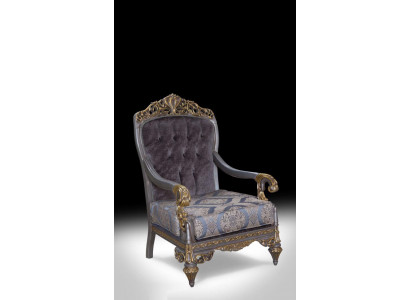 Elegantní klasické křeslo s dekorativními vzory v designu Chesterfield.