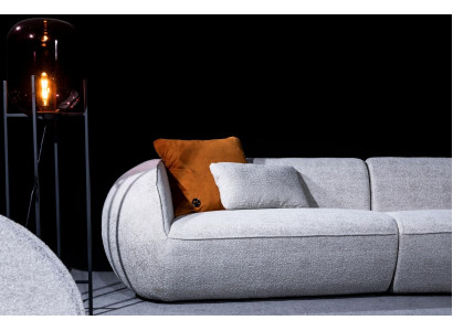 Set obývacího nábytku pětimístná pohovka s křeslem, vybavená nábytkem 2 kusy